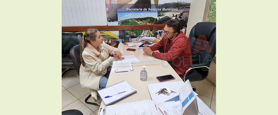 Em reunião com Secretário