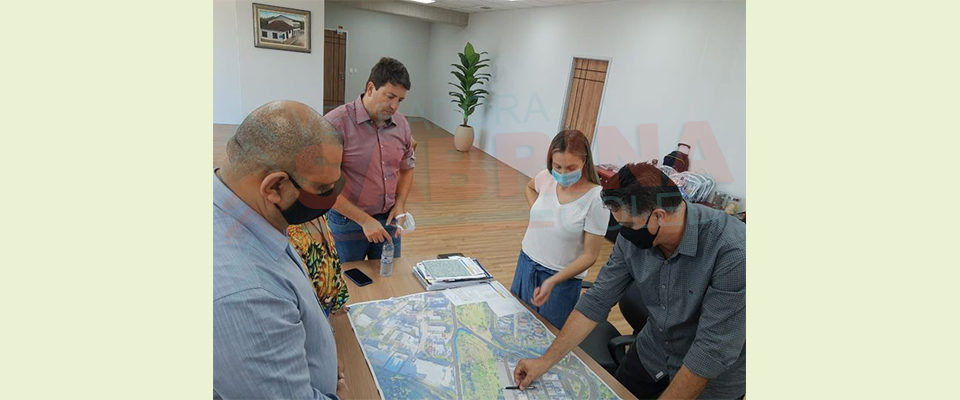 Em reunião com Prefeito